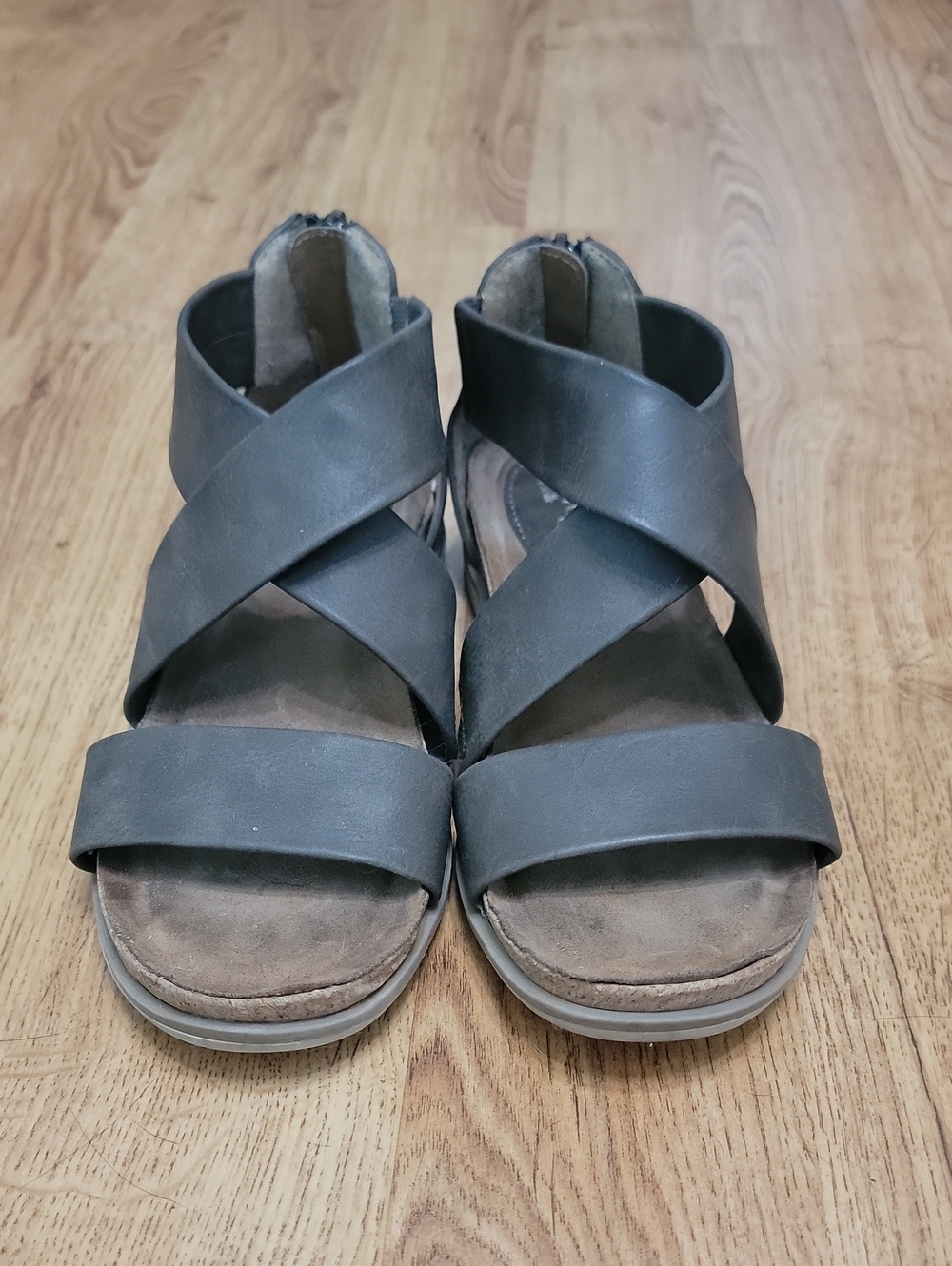 Eurosoft Brown Crisscross Sandals with Back Zip Size 6